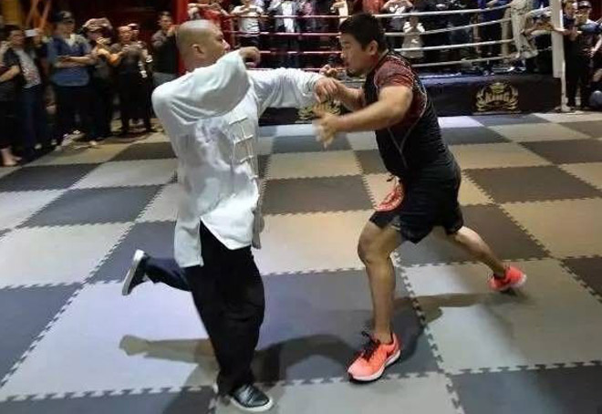 Võ Trung Quốc dậy sóng: Cao thủ Thái Cực thua Từ Hiểu Đông đi học MMA Võ Trung Quốc dậy sóng: Cao thủ Thái Cực thua Từ Hiểu Đông đi học MMA