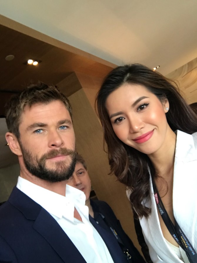 Minh Tú mặc váy xẻ cao sexy đi phỏng vấn &#34;Thần Thor&#34; - 1