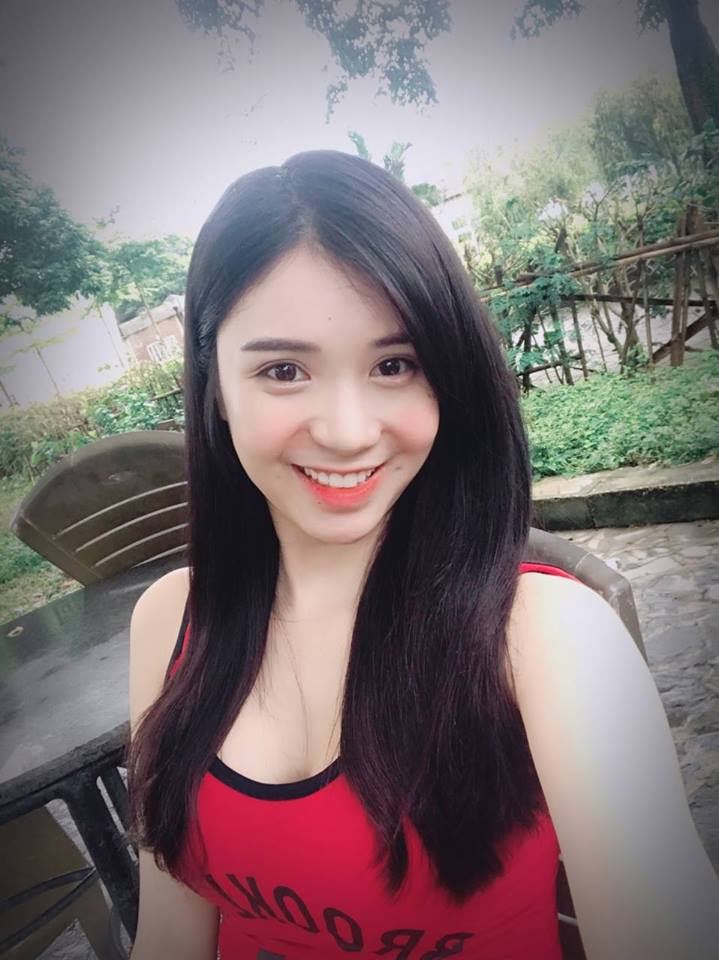Bốn hot girl nóng bỏng dở khóc dở cười vì quà 20/10 - 1