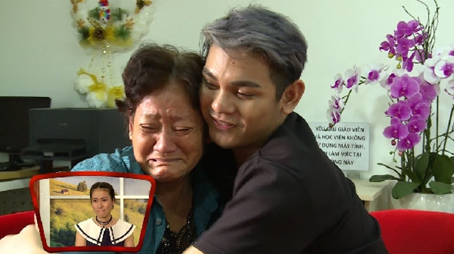 Mẹ Sơn Ngọc Minh khóc khi con trai công khai giới tính - 2