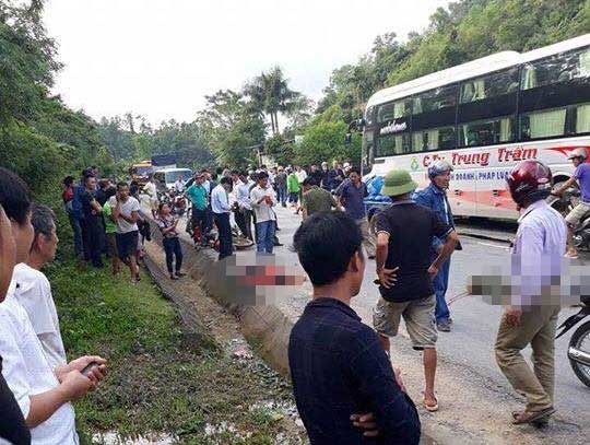 Hai phụ nữ tử vong tại chỗ vì va chạm với xe khách Hai phụ nữ tử vong tại chỗ vì va chạm với xe khách