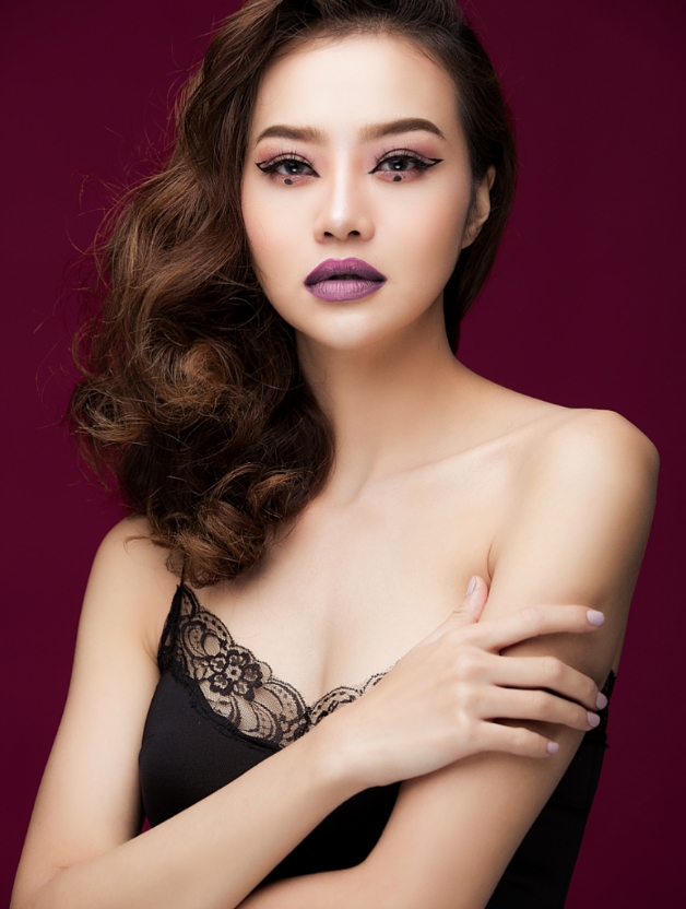Hậu dao kéo, hoa hậu Việt này ngày càng tự tin khoe vòng 1 nóng bỏng Hậu dao kéo, hoa hậu Việt này ngày càng tự tin khoe vòng 1 nóng bỏng