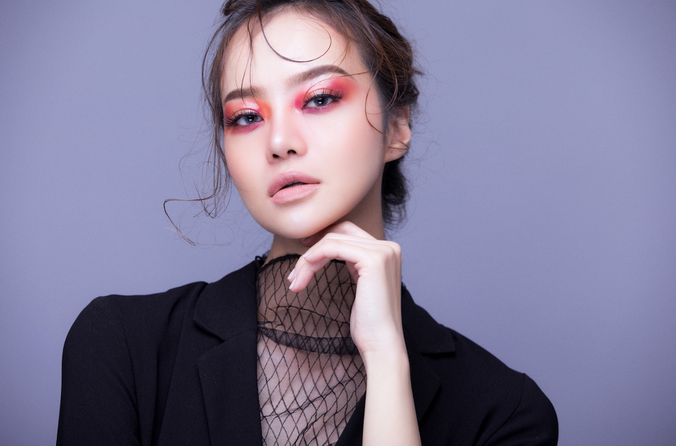 Hậu dao kéo, hoa hậu Việt này ngày càng tự tin khoe vòng 1 nóng bỏng - 7