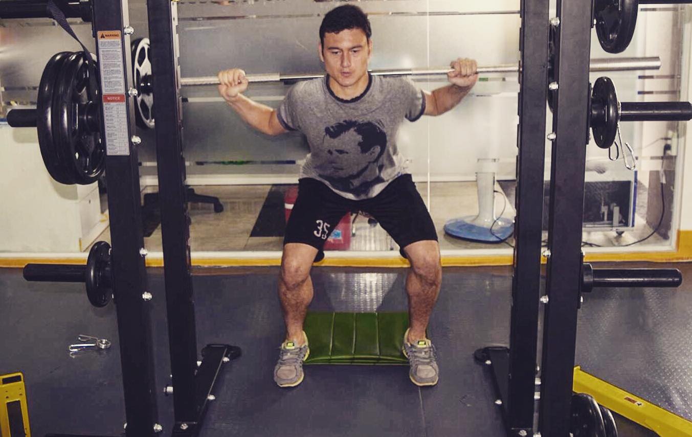 Ngắm cơ bắp cuồn cuộn của thủ môn điển trai nhất Việt Nam - 2