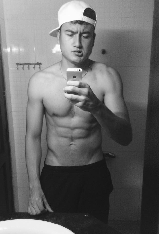 Ngắm cơ bắp cuồn cuộn của thủ môn điển trai nhất Việt Nam - 5