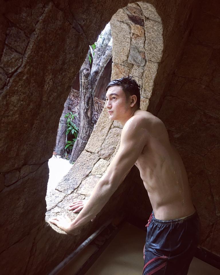 Ngắm cơ bắp cuồn cuộn của thủ môn điển trai nhất Việt Nam - 11