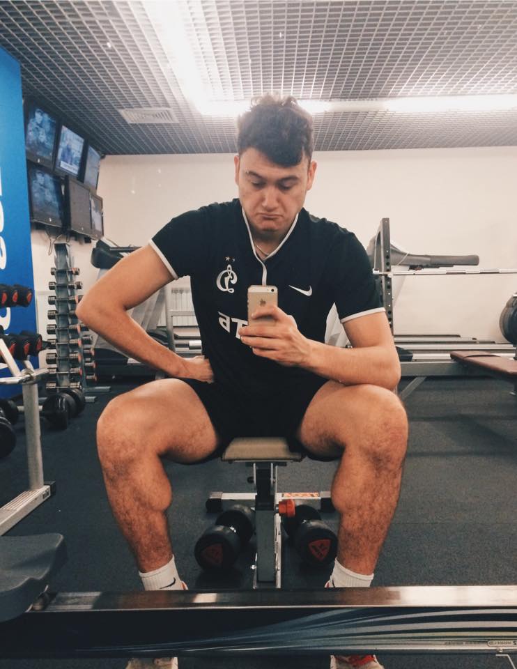 Ngắm cơ bắp cuồn cuộn của thủ môn điển trai nhất Việt Nam - 8