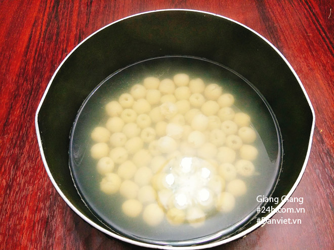 Bữa sáng mùa thu ấm bụng với xôi lá dứa hạt sen thơm dẻo - 4
