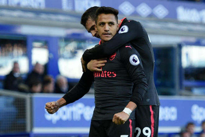 Arsenal bán Sanchez &#34;rẻ như cho&#34;: Barca vui, Man City – PSG phẫn nộ - 1