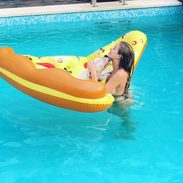 "Quả bom sexy" hẹn hò thủ thành Porto mặc áo tắm quá hiểm - 11