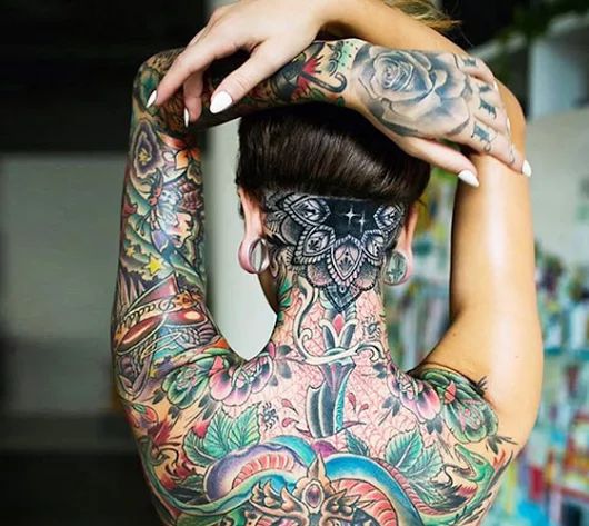 Loạt hình xăm đầy mê hoặc của chân dài từng là vũ nữ thoát y - 8