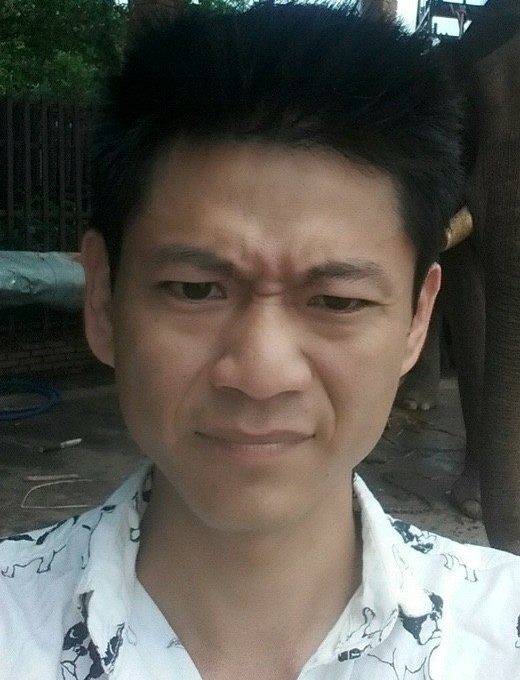 Quấn dày đặc súng ống quanh người, thanh niên còn khai có cả xưởng vũ khí Quấn dày đặc súng ống quanh người, thanh niên còn khai có cả xưởng vũ khí