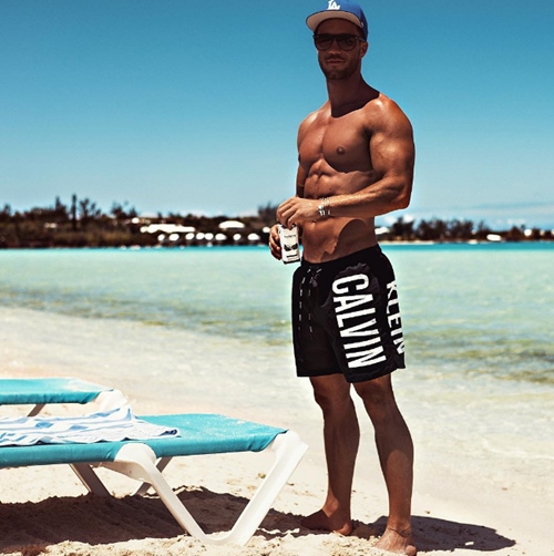 Trai đẹp tuổi “băm” khổ luyện giữ thân hình 6 múi như thế nào? - 14