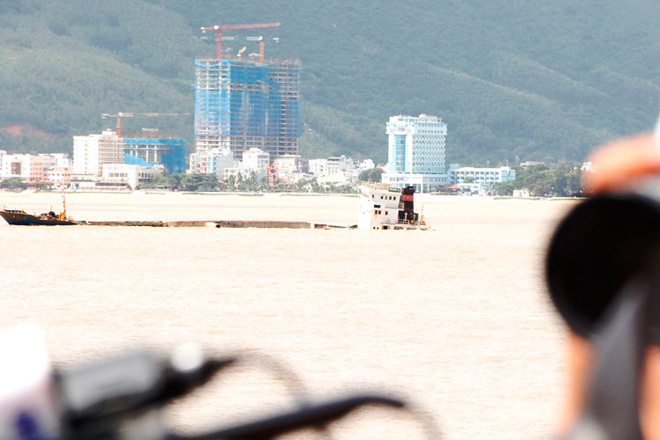 Xót xa "nghĩa địa" tàu hàng trăm tỷ chìm trên biển Quy Nhơn Xót xa "nghĩa địa" tàu hàng trăm tỷ chìm trên biển Quy Nhơn