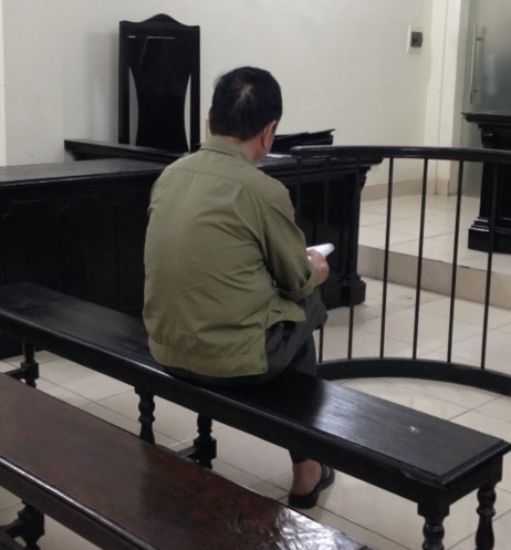 “Yêu râu xanh” hiếp dâm bé gái trong bưu điện xã “Yêu râu xanh” hiếp dâm bé gái trong bưu điện xã