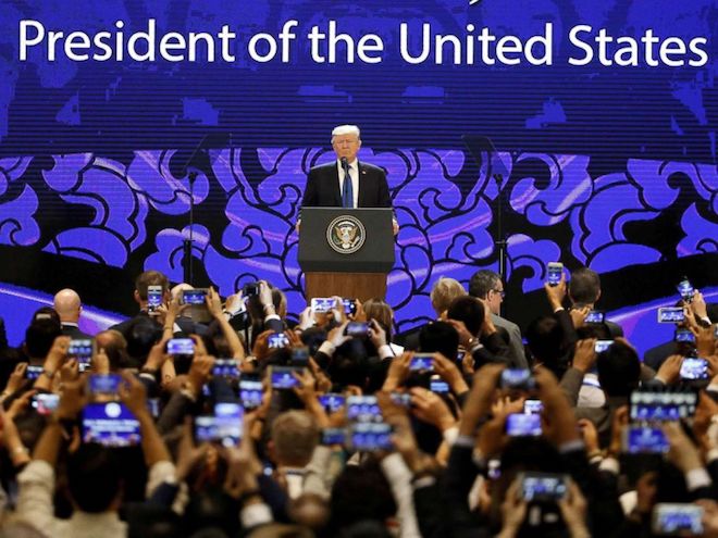 Nóng 24h qua: Giải mã 2 tấm kính bên TT Donald Trump tại Đà Nẵng Nóng 24h qua: Giải mã 2 tấm kính bên TT Donald Trump tại Đà Nẵng