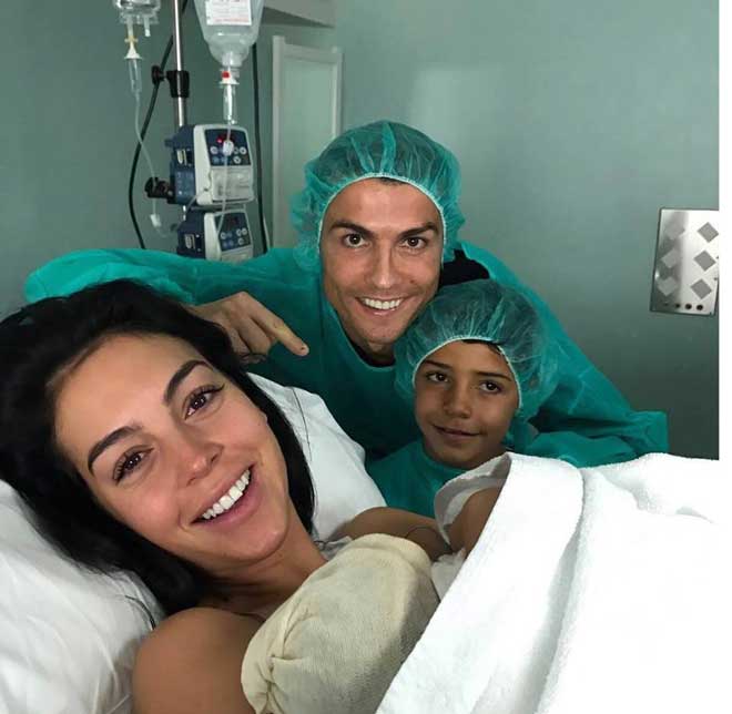 Ronaldo làm cha lần 4, bị tình một đêm bóc phốt “Sở Khanh” Ronaldo làm cha lần 4, bị tình một đêm bóc phốt “Sở Khanh”
