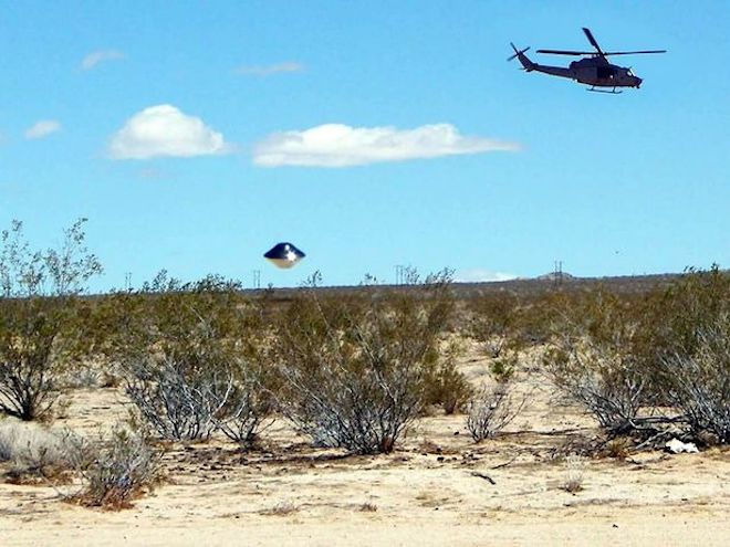 Hình ảnh rõ nét của UFO gần một căn cứ quân sự - 3
