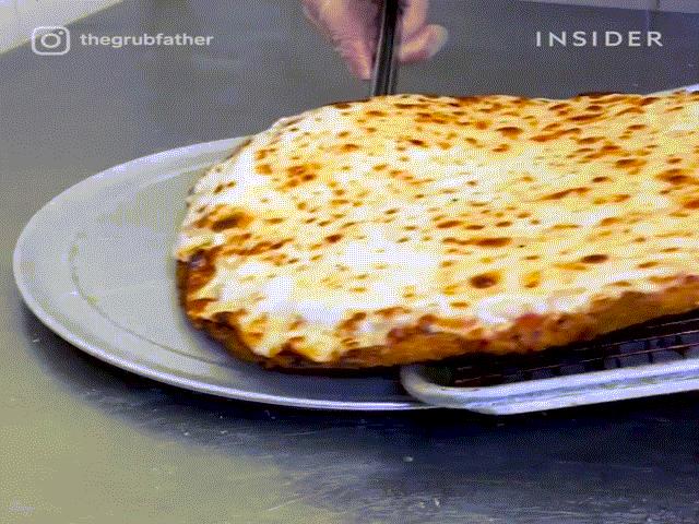 Độc đáo bánh Pizza không làm từ bột, bạn có muốn thử?