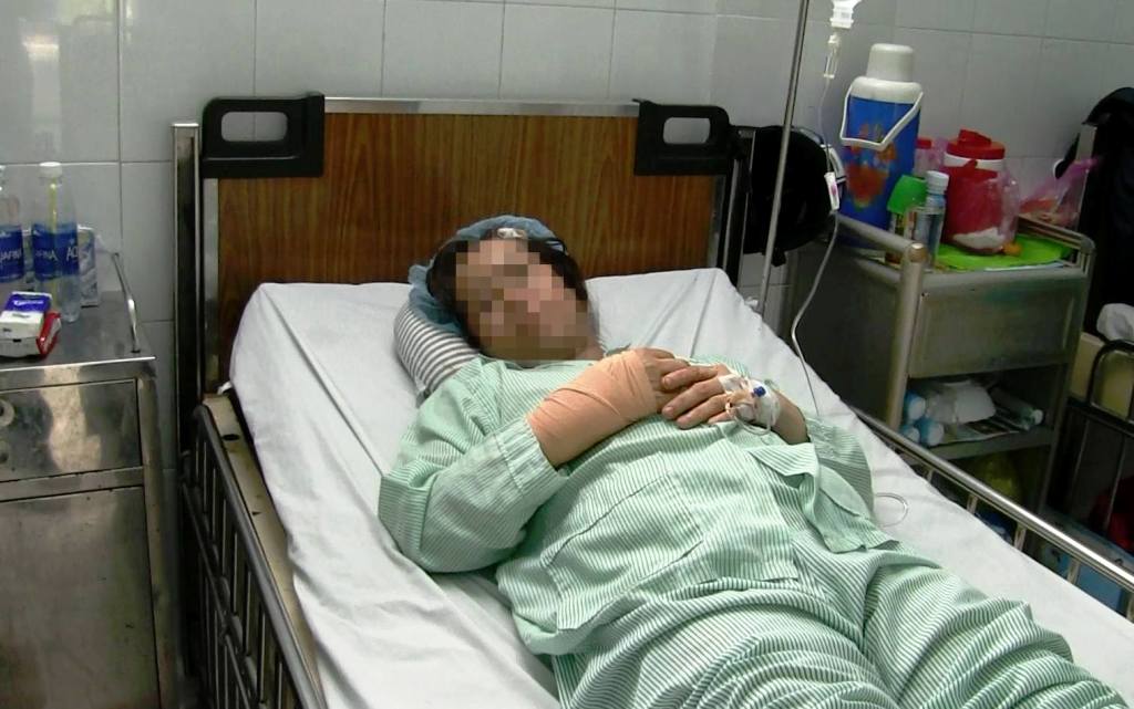 Nữ bác sĩ ở Sài Gòn bị cướp chém xối xả khi đang trên đường đi làm Nữ bác sĩ ở Sài Gòn bị cướp chém xối xả khi đang trên đường đi làm