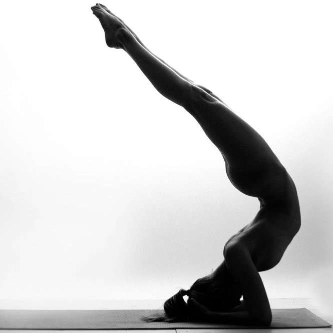 Những hình ảnh tập yoga khỏa thân khiến người xem không dám thở mạnh - 9