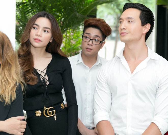 Hà Hồ tình tứ bên Kim Lý sau khi công khai tình yêu Hà Hồ tình tứ bên Kim Lý sau khi công khai tình yêu