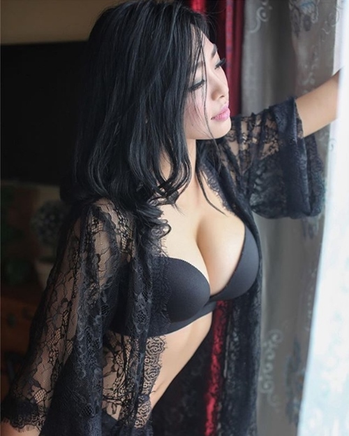 Không chỉ nóng bỏng, các hot girl xứ tỷ dân còn giỏi khoe nội y - 7