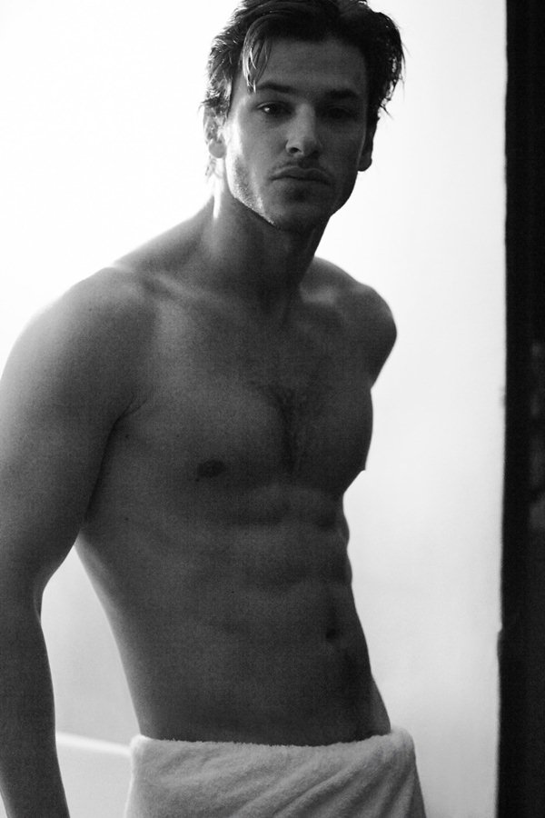 Kích thích với hình quấn khăn tắm của nam thanh nữ tú làng mẫu - 14