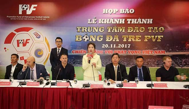 Ryan Giggs ra mắt, tuyên bố sốc sẽ giúp Việt Nam vào World Cup 2030 - 1
