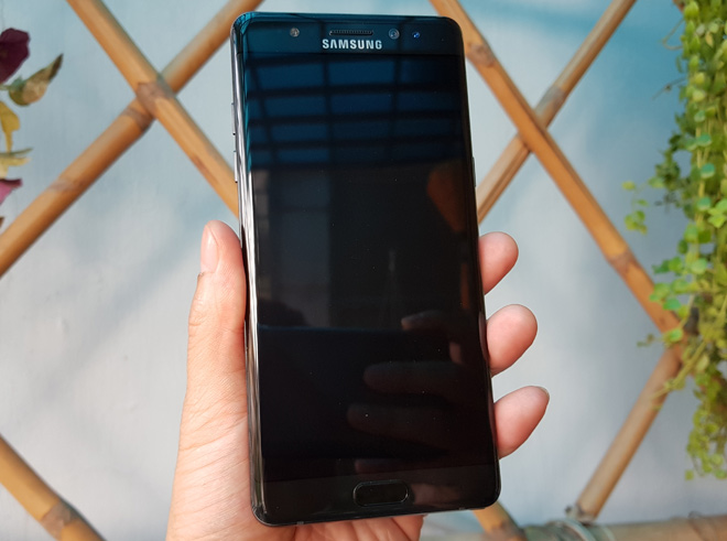 Đánh giá Galaxy Note FE: Thiết kế xuất sắc, giá mềm Đánh giá Galaxy Note FE: Thiết kế xuất sắc, giá mềm