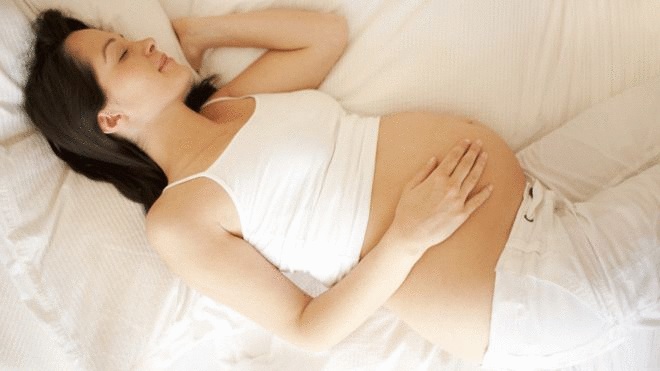 Nằm ngủ đúng cách giảm 50% nguy cơ hư thai - 1