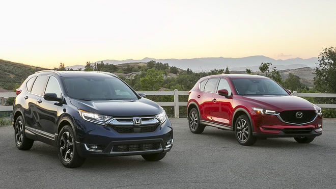 Honda CR-V 2017 & Mazda CX-5 2017: Xe nào tốt hơn? Honda CR-V 2017 & Mazda CX-5 2017: Xe nào tốt hơn?