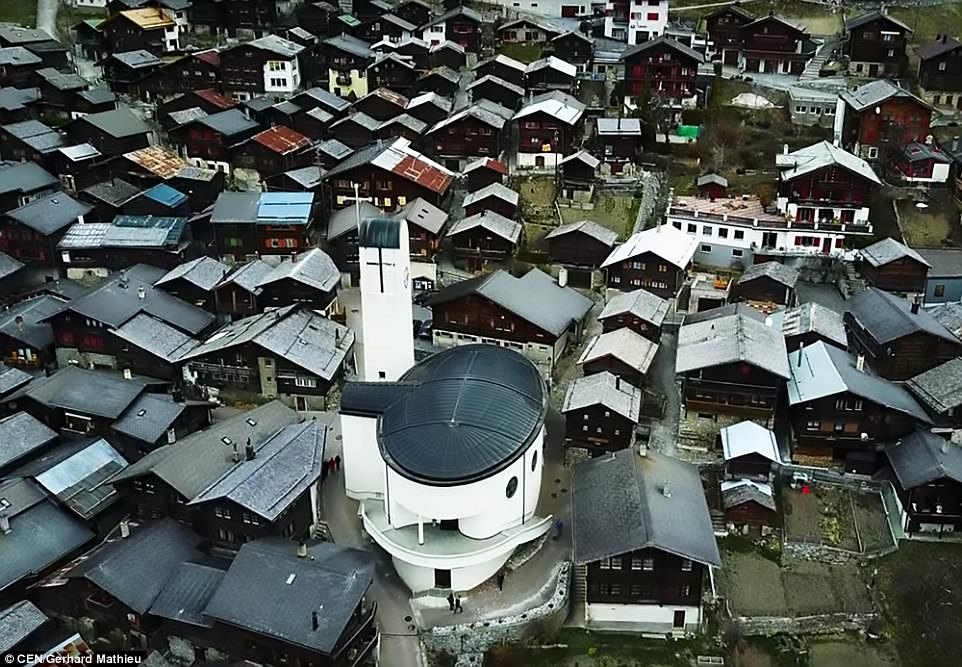 Thị trấn Thụy Sĩ trả 1,6 tỷ đồng cho mỗi gia đình đến ở - 2