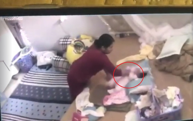 Nóng 24h qua: Phẫn nộ lời khai của người giúp việc quăng quật bé gái gần 2 tháng tuổi Nóng 24h qua: Phẫn nộ lời khai của người giúp việc quăng quật bé gái gần 2 tháng tuổi