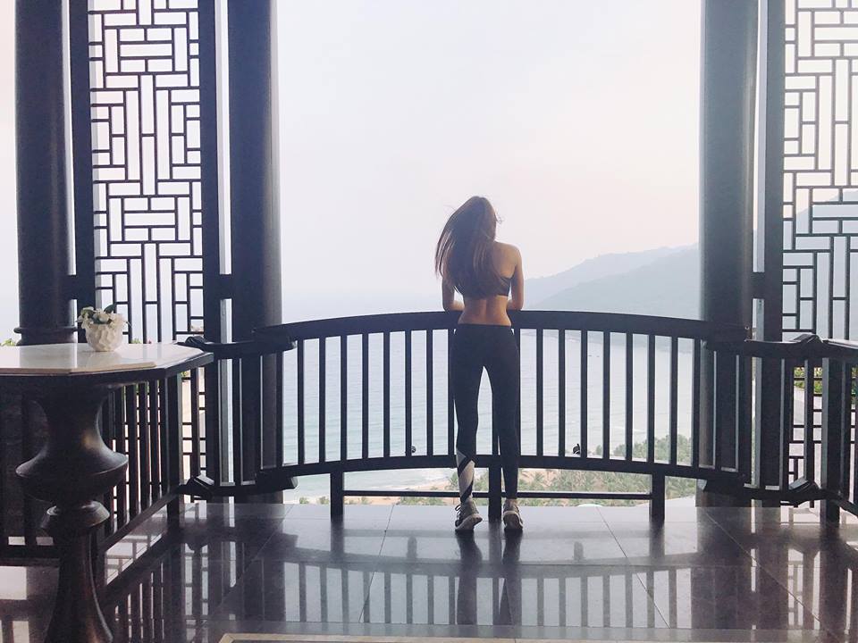 Hoa hậu Phạm Hương bất ngờ tung ảnh bikini "nóng rẫy" đầu đông - 8