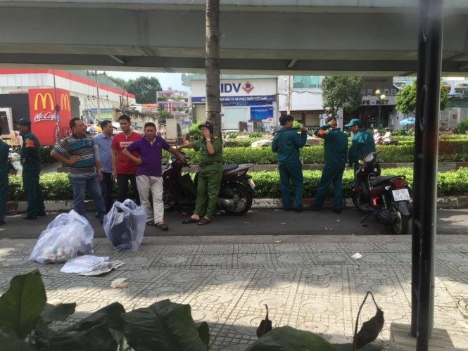 Nam thanh niên phi qua đường, dùng dao đâm bé trai 6 tuổi tử vong Nam thanh niên phi qua đường, dùng dao đâm bé trai 6 tuổi tử vong