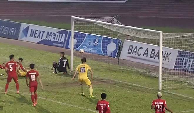 SLNA - B. Bình Dương: Sân Vinh nổ tung tiệc 6 bàn (Chung kết lượt về Cúp quốc gia) SLNA - B. Bình Dương: Sân Vinh nổ tung tiệc 6 bàn (Chung kết lượt về Cúp quốc gia)