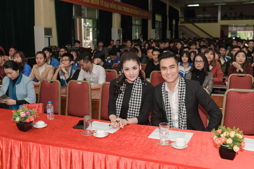 "Bạn gái Noo Phước Thịnh" và "thiếu gia Phan Hải" tông xuyệt tông đen tại sự kiện "Bạn gái Noo Phước Thịnh" và "thiếu gia Phan Hải" tông xuyệt tông đen tại sự kiện