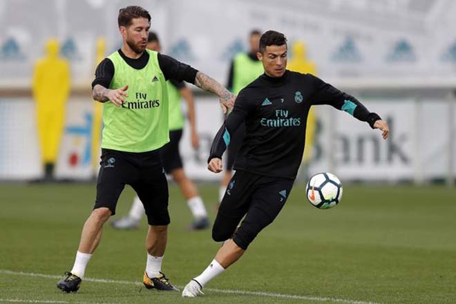 Real lại dậy sóng ngầm: Ronaldo & "cận vệ già" trong "tâm bắn" Real lại dậy sóng ngầm: Ronaldo & "cận vệ già" trong "tâm bắn"