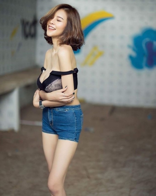 Hết hồn với nàng người mẫu Thái Lan có "núi đôi" như sắp nổ tung - 11