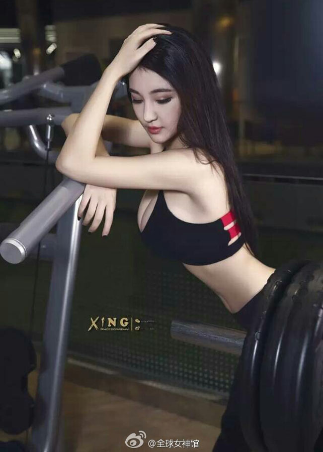 Cặp đôi &#34;siêu vòng 1&#34; xứ Trung quá nóng bỏng khi tập gym - 8