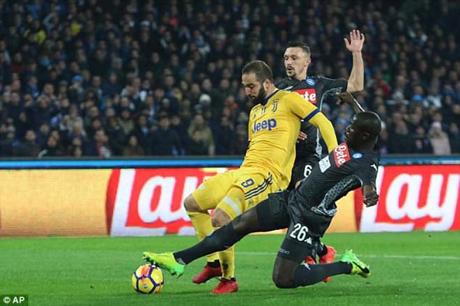Napoli - Juventus: Cú đấm chí tử từ “kẻ phản bội thế kỷ” Napoli - Juventus: Cú đấm chí tử từ “kẻ phản bội thế kỷ”