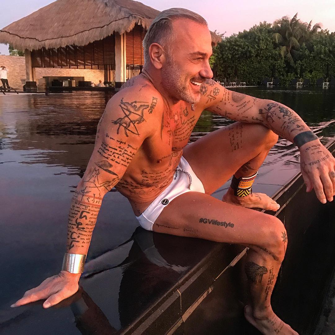 Cơ bụng của "ông chú triệu phú dân chơi" 50 tuổi ăn đứt trai trẻ - 3