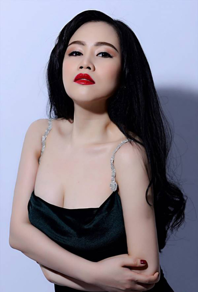 "Bà Tưng màn ảnh nhỏ" nói không với áo ngực, bị gạ tình khiếm nhã "Bà Tưng màn ảnh nhỏ" nói không với áo ngực, bị gạ tình khiếm nhã