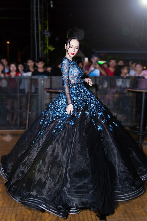 10 bộ cánh "gây bão" thảm đỏ của Angela Phương Trinh năm 2017 - 9