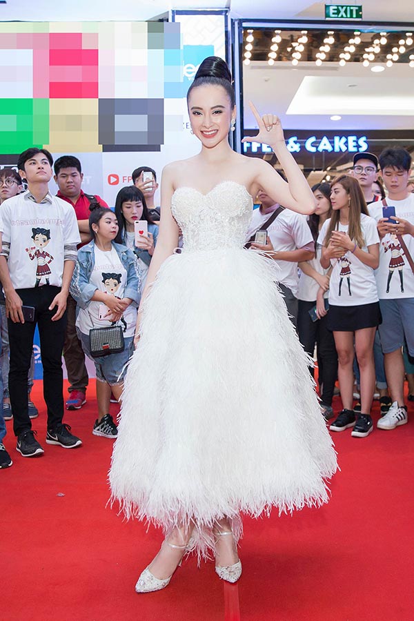 10 bộ cánh "gây bão" thảm đỏ của Angela Phương Trinh năm 2017 - 7