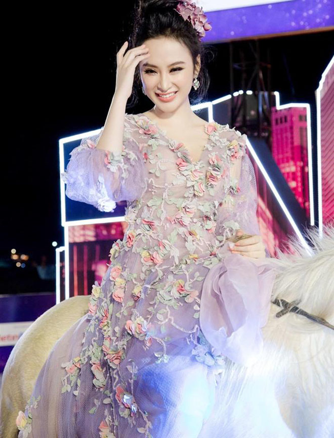 10 bộ cánh "gây bão" thảm đỏ của Angela Phương Trinh năm 2017 - 8