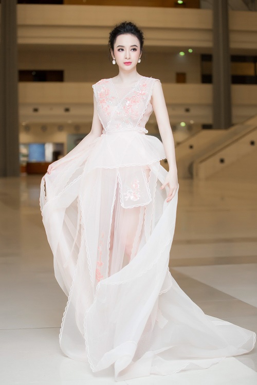 10 bộ cánh "gây bão" thảm đỏ của Angela Phương Trinh năm 2017 - 6