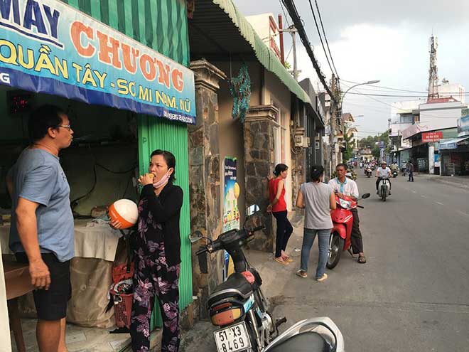 Hàng xóm bàng hoàng về 3 người chết trong nhà ở Thủ Đức Hàng xóm bàng hoàng về 3 người chết trong nhà ở Thủ Đức
