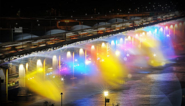 Vẻ đẹp lãng mạn của cây cầu phun nước dài nhất thế giới - 11